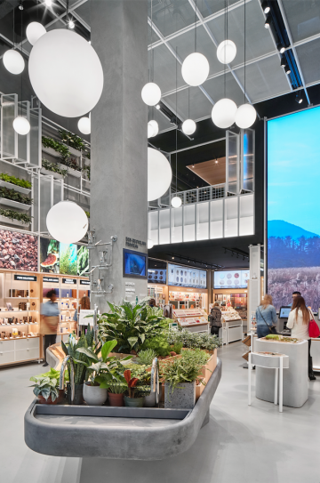 NanoLumens Help Innisfree Compete in New York NanoLumens Help Innisfree Compete in New York (image: cosmetics store interior)